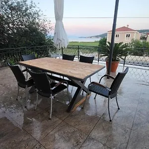apartmani-matea-trogir.splithotels.org/